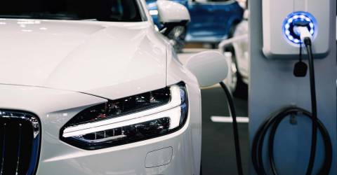 Eco-autoconcept, voeding voor het opladen van hybride elektrische auto's